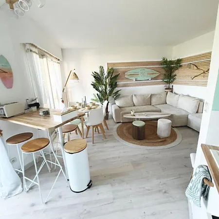 Les De Robinson: Riverside With Pool In Apartment Mandelieu-la-Napoule